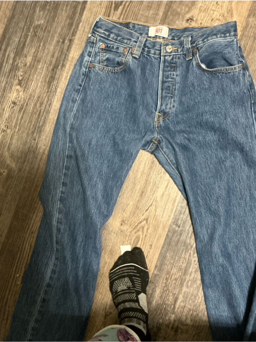 **Title:** Levi's 501 Original Fit Button Fly Jeans Men's 30x32 Medium Wash Blue